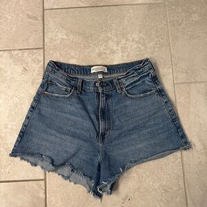 Abercrombie & Fitch The 90s Relaxed Cutoff Short High Rise Curve Love
